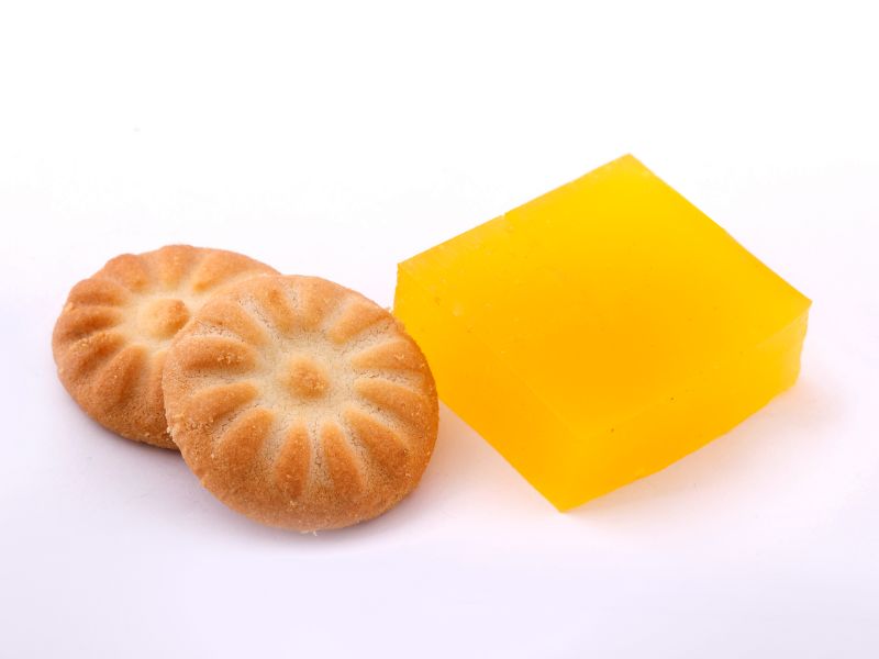 کلوچه ساده و مسقطی زعفرانی